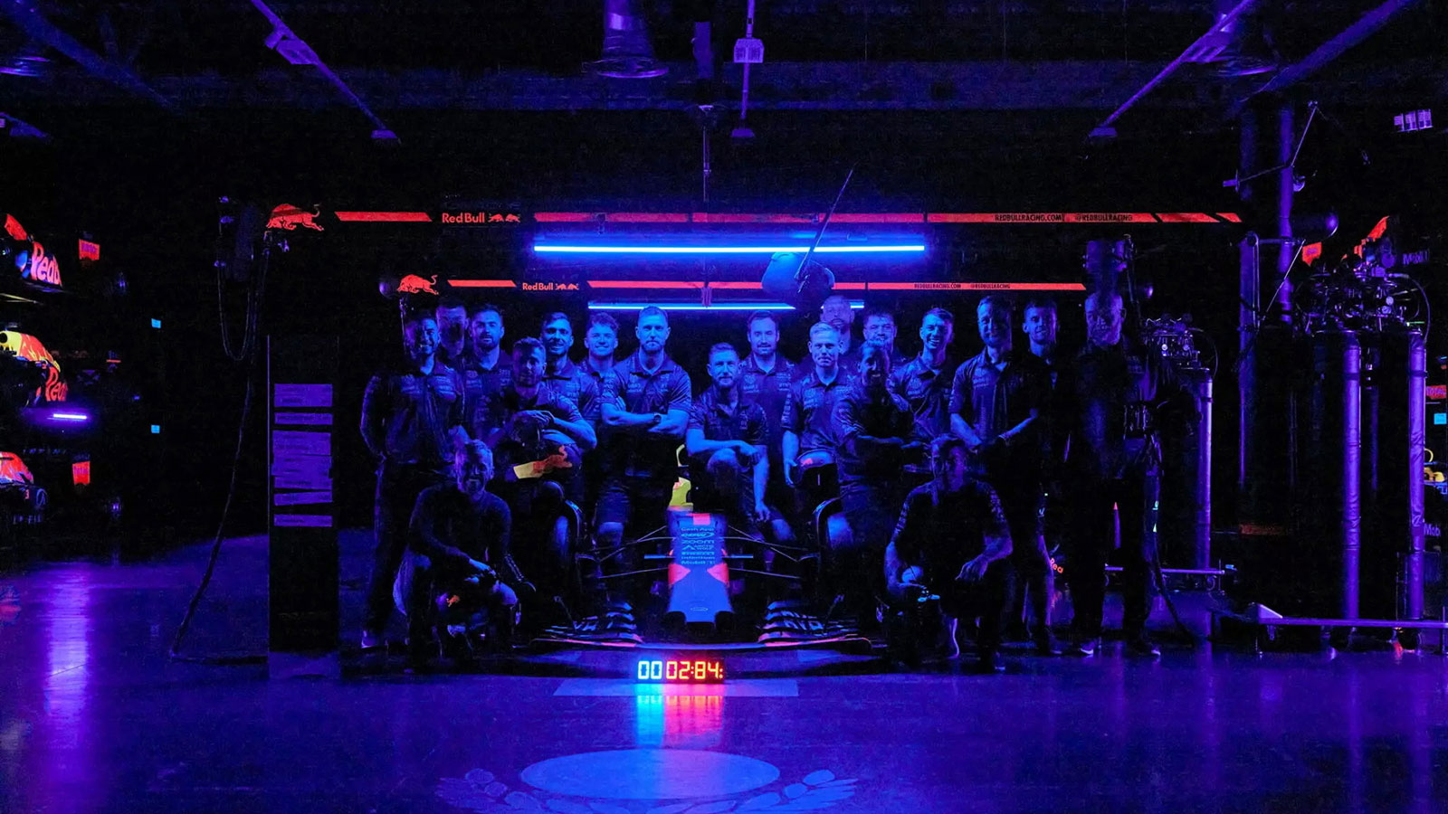 Η Red Bull έκανε pit stop στο απόλυτο σκοτάδι σε 2,8 δευτερόλεπτα!  